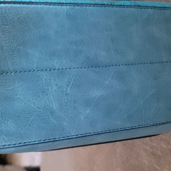 Montana West Teal Tooled Conceal Carry Tote Bag - Picture 5 of 8